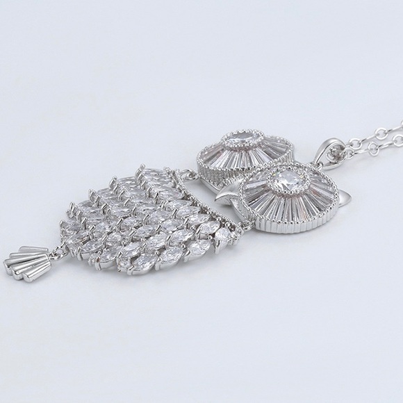 Elegant swarovski crystal Owl necklace - Picture 6 of 7